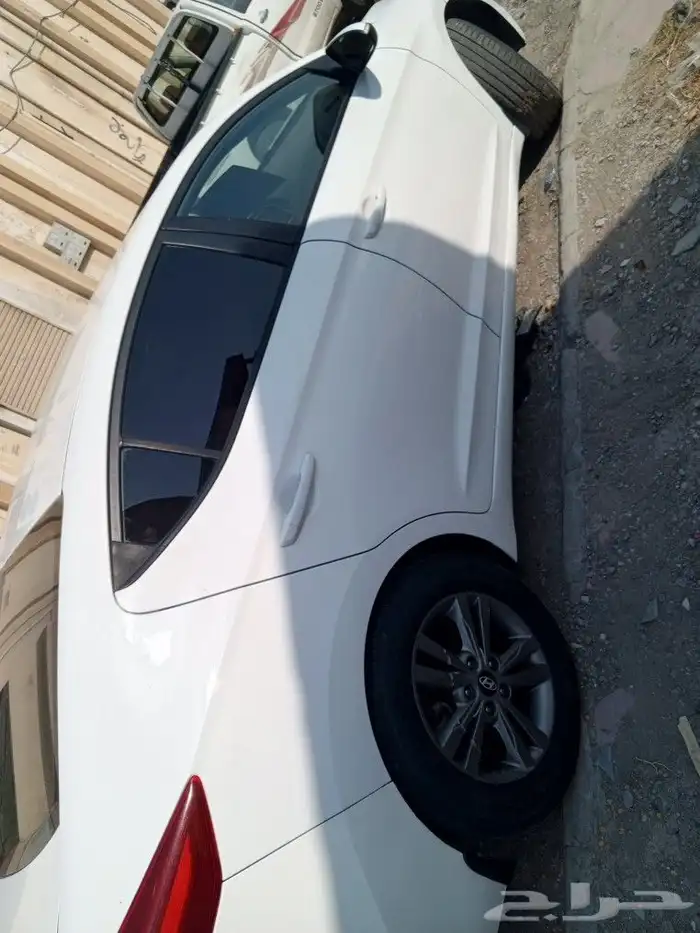 عندي سياره واي مطعم موجود بهفوف يشتي اوصله طلباات انا جاهز و 2