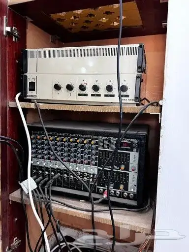 فني هندسة مكبرات الصوت 3
