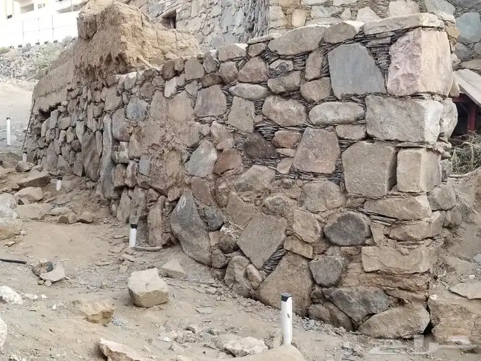 مقاول حجر بنيان يد بكلين تلبس حجر تنومه 1