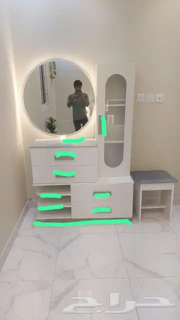 دولاب ملابس و طاولات و بلازمه 20
