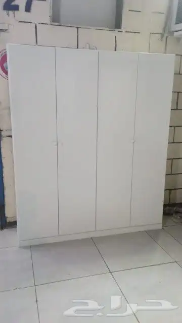 دولاب ملابس و طاولات و بلازمه 2