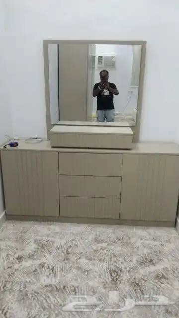 دولاب ملابس و طاولات و بلازمه 21