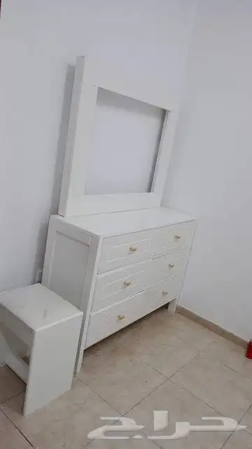 دولاب ملابس و طاولات و بلازمه 14