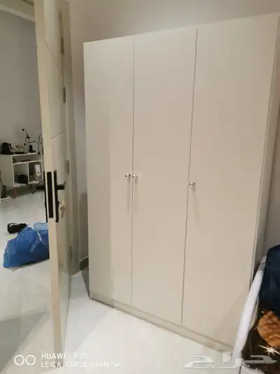 دولاب ملابس و طاولات و بلازمه 3