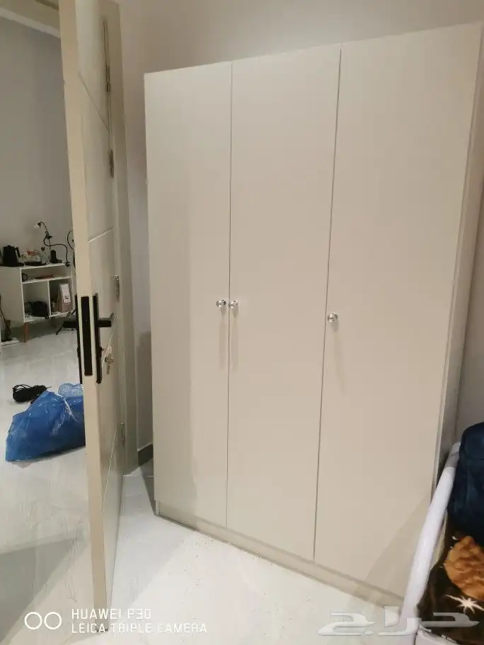 دولاب ملابس و طاولات و بلازمه 3