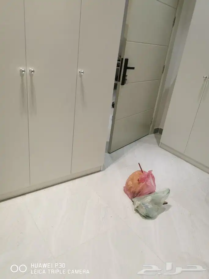 دولاب ملابس و طاولات و بلازمه 5