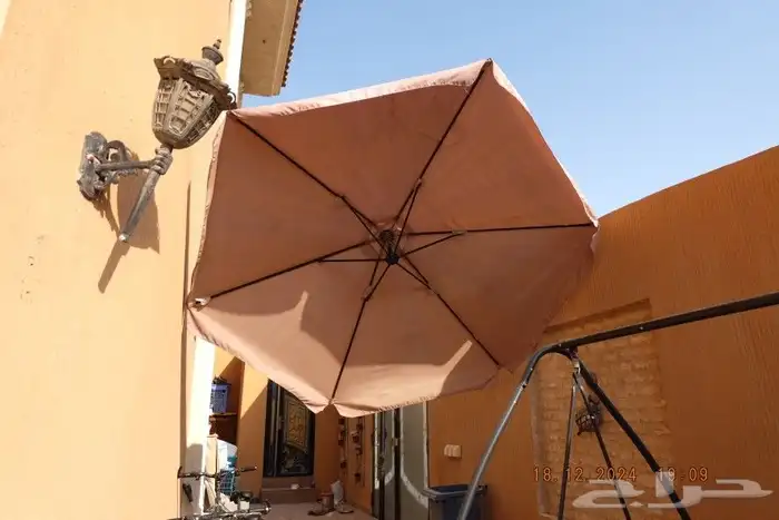 مضلة خارجية جميلة جدا ونضيفة 1