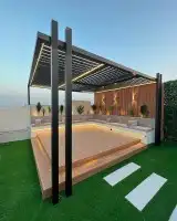 متخصصون في مجال العشب الصناعي 0