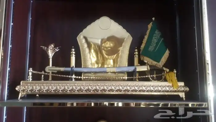 سيوف ومجسمات ودروع 3