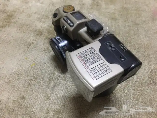 كاميرا تصوير قديمة مع الشنطة بدون فلم مناسبه للزينة 0