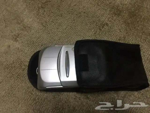 كاميرا تصوير قديمة مع الشنطة بدون فلم مناسبه للزينة 2