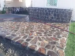 مقاول حجر طبيعي بناء ربراب تلبيس ديكورات تنسيق حدائق شلالات 5