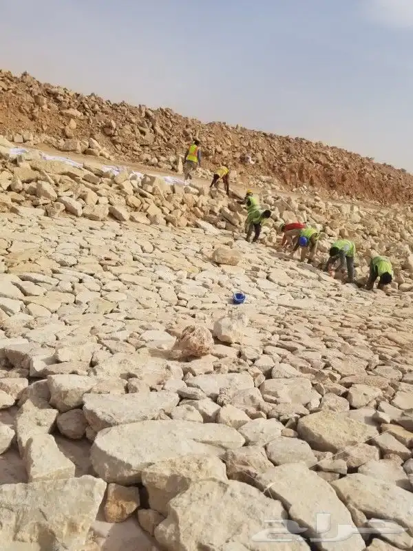 مقاول حجر طبيعي بناء ربراب تلبيس ديكورات تنسيق حدائق شلالات 0