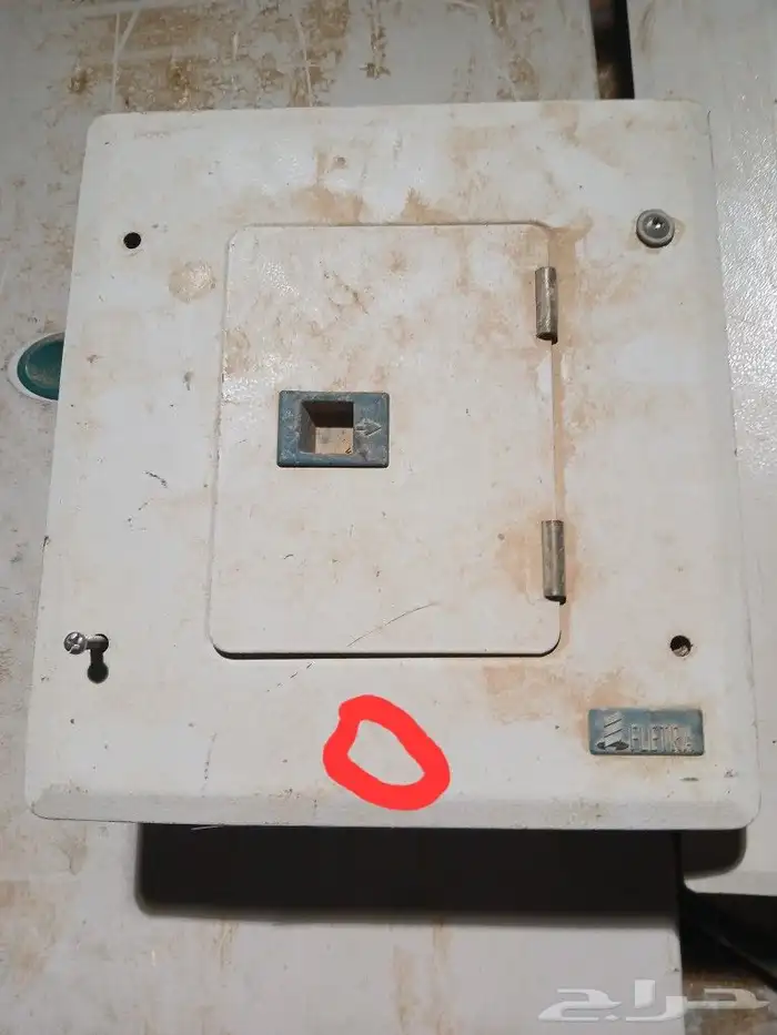 طبلون كهرباء عدادات ومنظمات هواء غطاسات قواطع 6