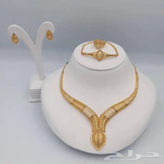 بديل الذهب مطلي أطقم زركون ملكي ونواعم مع علبه طقم 120ريال 16