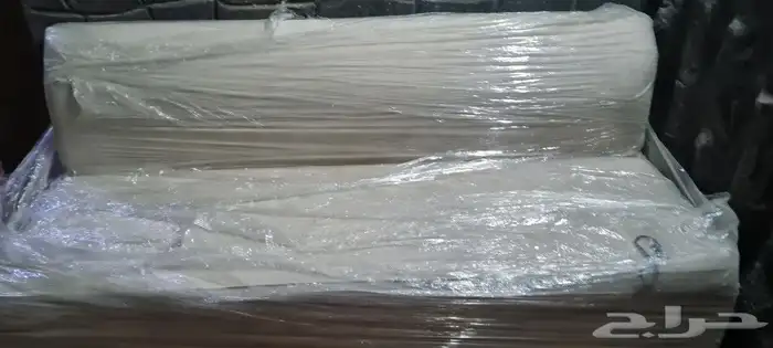 كنب تفصيل شبه جديد يوجد لون زهر وابيض للبيع لأعلى 0