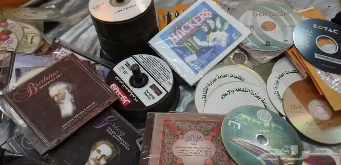 مجلات كتب أشرطة فيديو كاسيت واستيريو 16