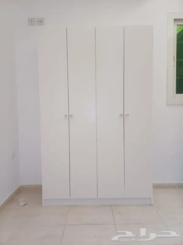 خزائن دواليب 2باب و4ابواب وطاوله جانبيه 3