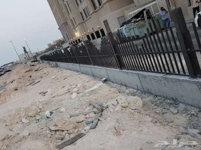 تسوير الاراضي البيضا حسب اشتراطات البلديه. 2