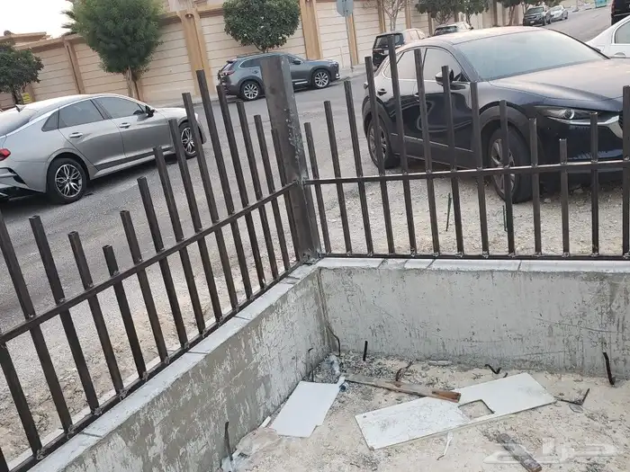 تسوير الاراضي البيضا حسب اشتراطات البلديه. 0