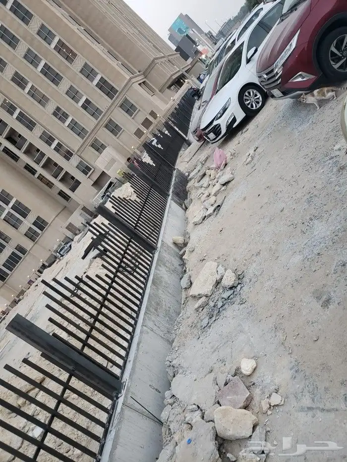 تسوير الاراضي البيضا حسب اشتراطات البلديه. 3