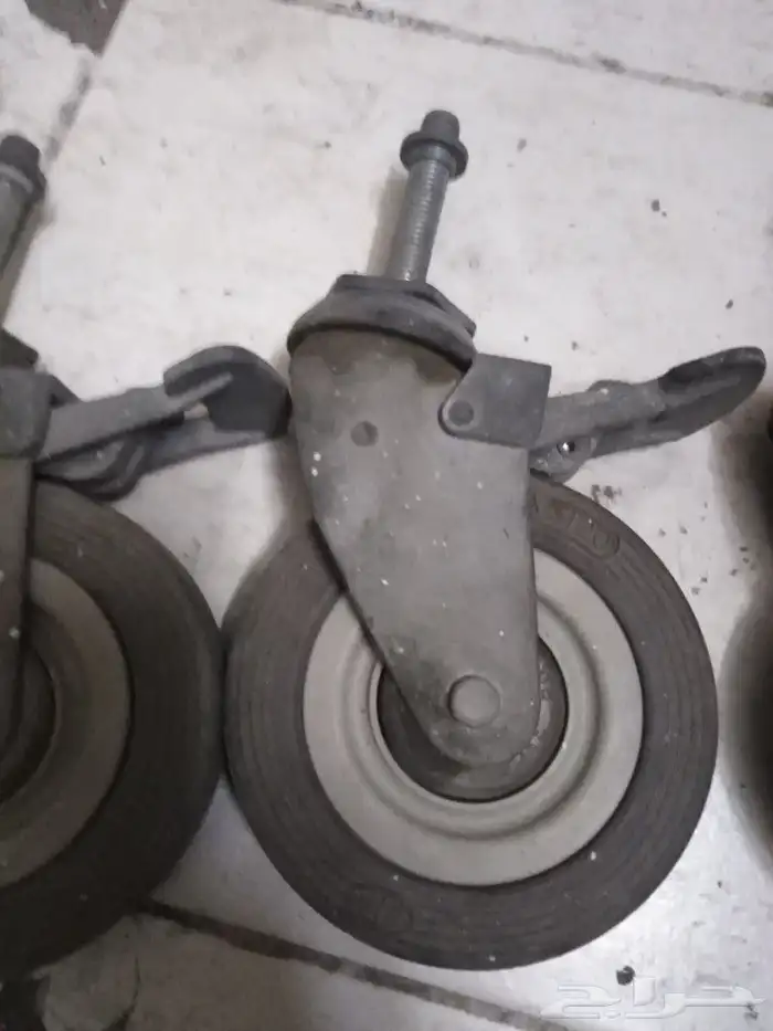 كفرات عجلات طاولات سرير طبي عربيات 6