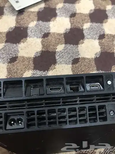 سوني فور للبيع علا السوم  يبيله معجون معالج وا هرد دسك بس 3