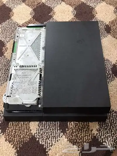 سوني فور للبيع علا السوم  يبيله معجون معالج وا هرد دسك بس 2