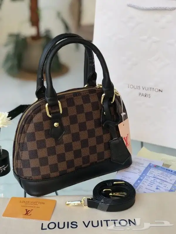عرض شنط ماركات درجة اولي 42