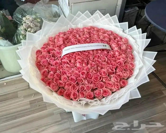 ورد احمر حسب الطلب بوكهات فازات ستاندات كيك كوفي 8