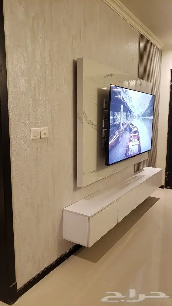 خلفية شاشه مع بديل الخشب مع البروفايل مع طاوله تلفزيون مع ال 3