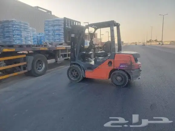 تأجير رافعات شوكيه وكرينات وفوركلفت سكينه شوكيه سيزرلفت مان 5