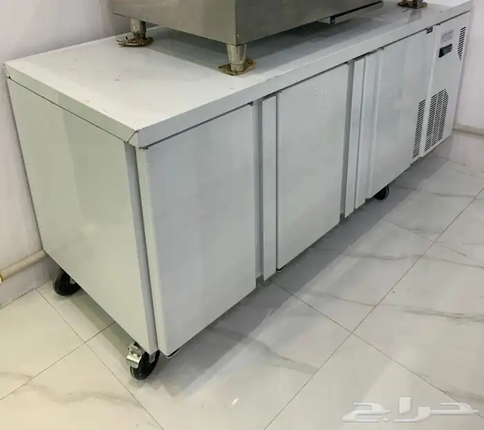 ثلاجات مكشوفه وجميع معدات المطاعم والفنادق 9