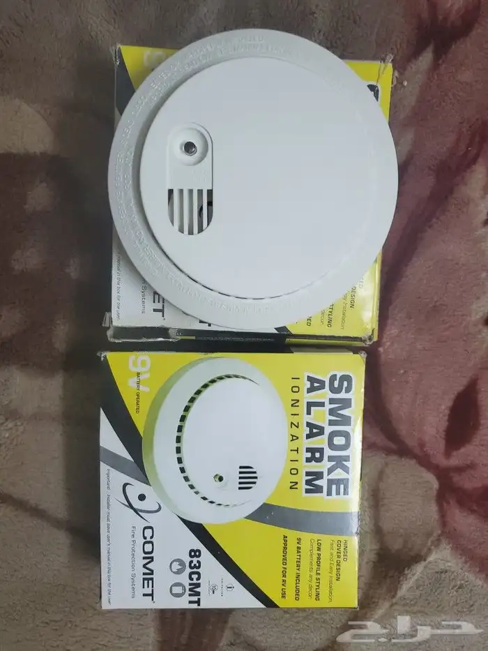 يوجد 2 إنذار حريق يصلح في المطبخ إذا صار حريق يطلع صوت 1
