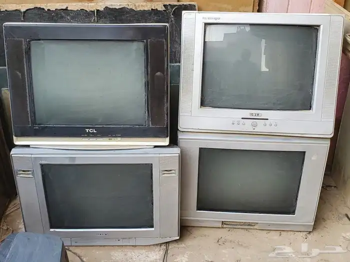 يوجد 8 تلفزيونات للبيع يشتغلون كلهم مخزنين في المستودع 0