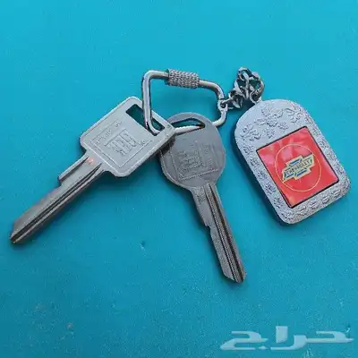 مفاتيح و ميداليات ددسن و جمس قديمة 0
