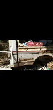 بقايا ثلاث سيارات قديمه قطع غيار للبيع 6