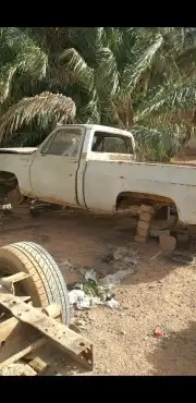 بقايا ثلاث سيارات قديمه قطع غيار للبيع 3
