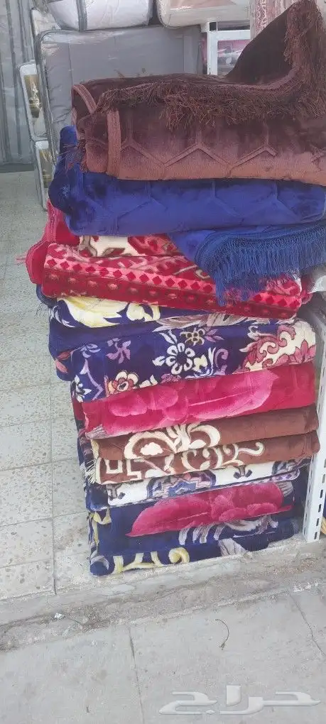 يوجد لدينا جميع انواع المراتب والسراير والبكسات والمفارش وال 8