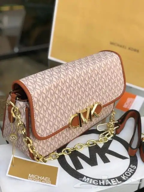 عروض خاصة تخفيضات شنط ماركات بأقل الأسعار150ر 37