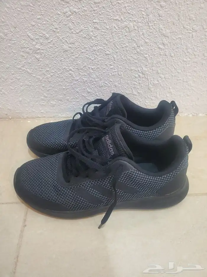 جزمة أديداس Adidas شبه جديده 0