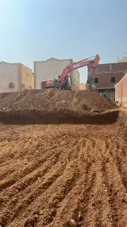 معدات ثقيله بأنواعها وترحيل مخلافات وحفر وهدم وتدعيم للحفر 0