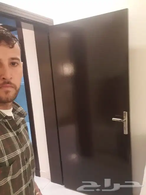 دهان ابواب خشب زيتي اللون بني محروق ار 0