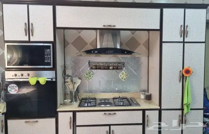 مطبخ مع أجهزته 5