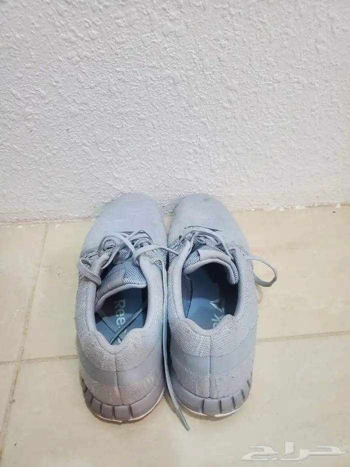 جزمة مستخدمة من شركة Reebok مقاس 40 5 1
