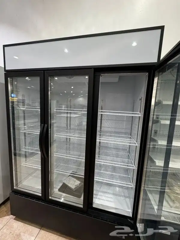 ثلاجة عرض 3 باب زجاج أسود وأبيض 1