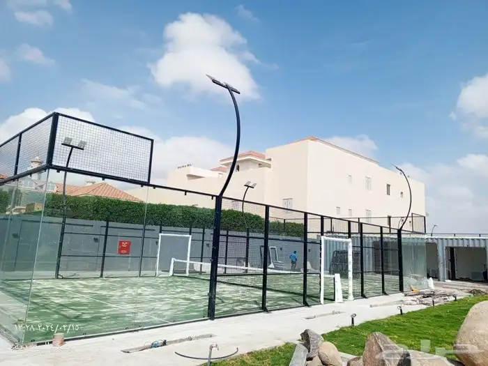 فني فك وتركيب جميع انواع ملاعب البادل في المملكة العربية الس 4