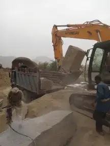 بوكلينات وقلابات بنا الجدران الحجر بانواعه وقص وردم الأراضي 2