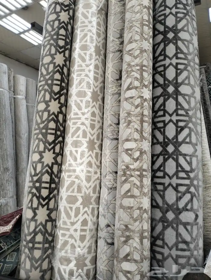 يوجد موكيت تركي واماراتي ويوجد فينيل بلجيكي و فرنسي ويوجد جم 2