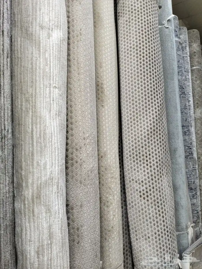 يوجد موكيت تركي واماراتي ويوجد فينيل بلجيكي و فرنسي ويوجد جم 4